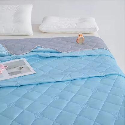 Cooling Blanket – Soft, Breathable, Lightweight Summer Quilt