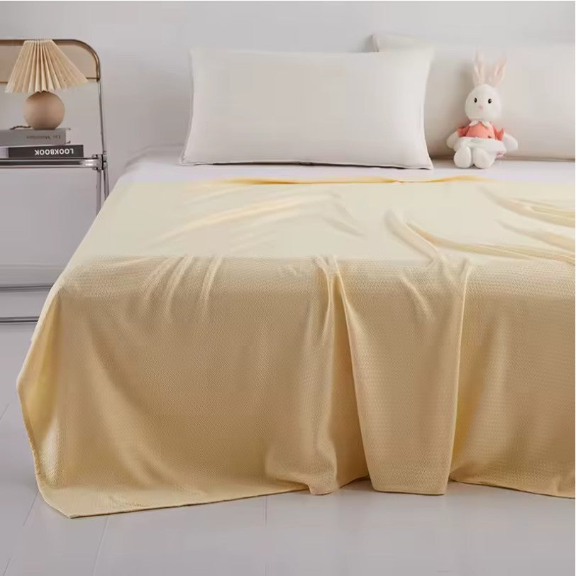Summer Cooling Blanket – Soft & Lightweight Quilt